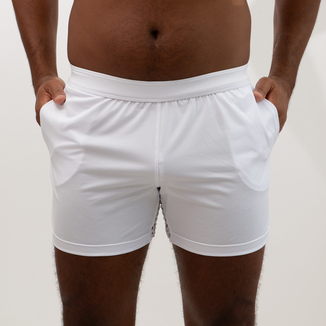 PANTALÓN CORTO CON ESPALDA DE MALLA