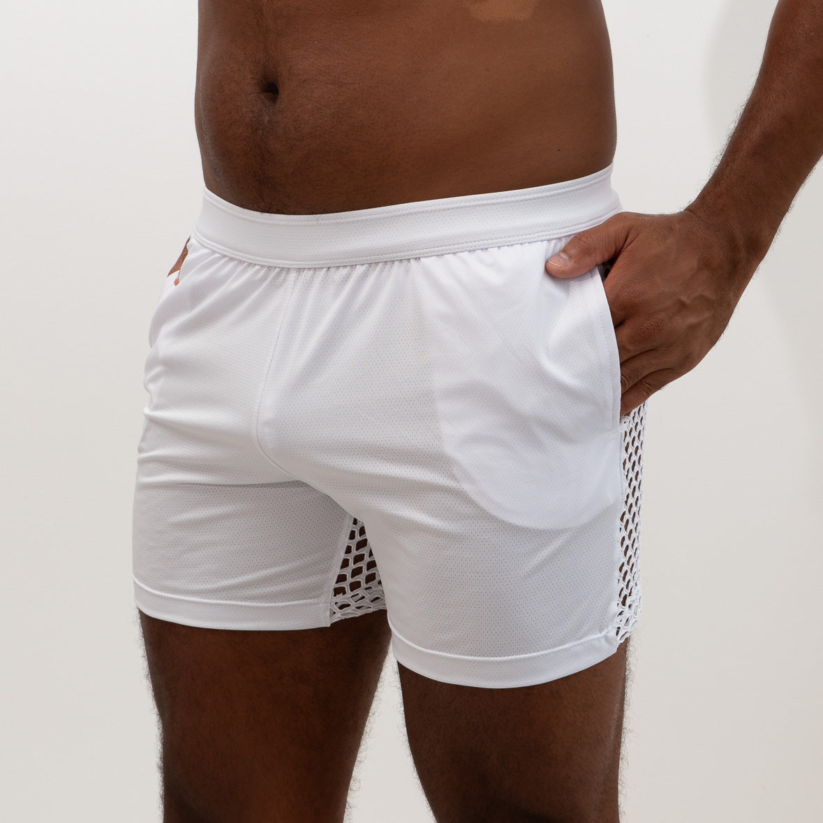 PANTALÓN CORTO CON ESPALDA DE MALLA