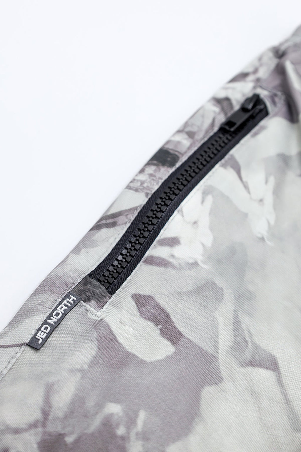 Jed North Men's Agile Bodybuilding 4'' Shorts w Zipper Pockets - Leaf Camo