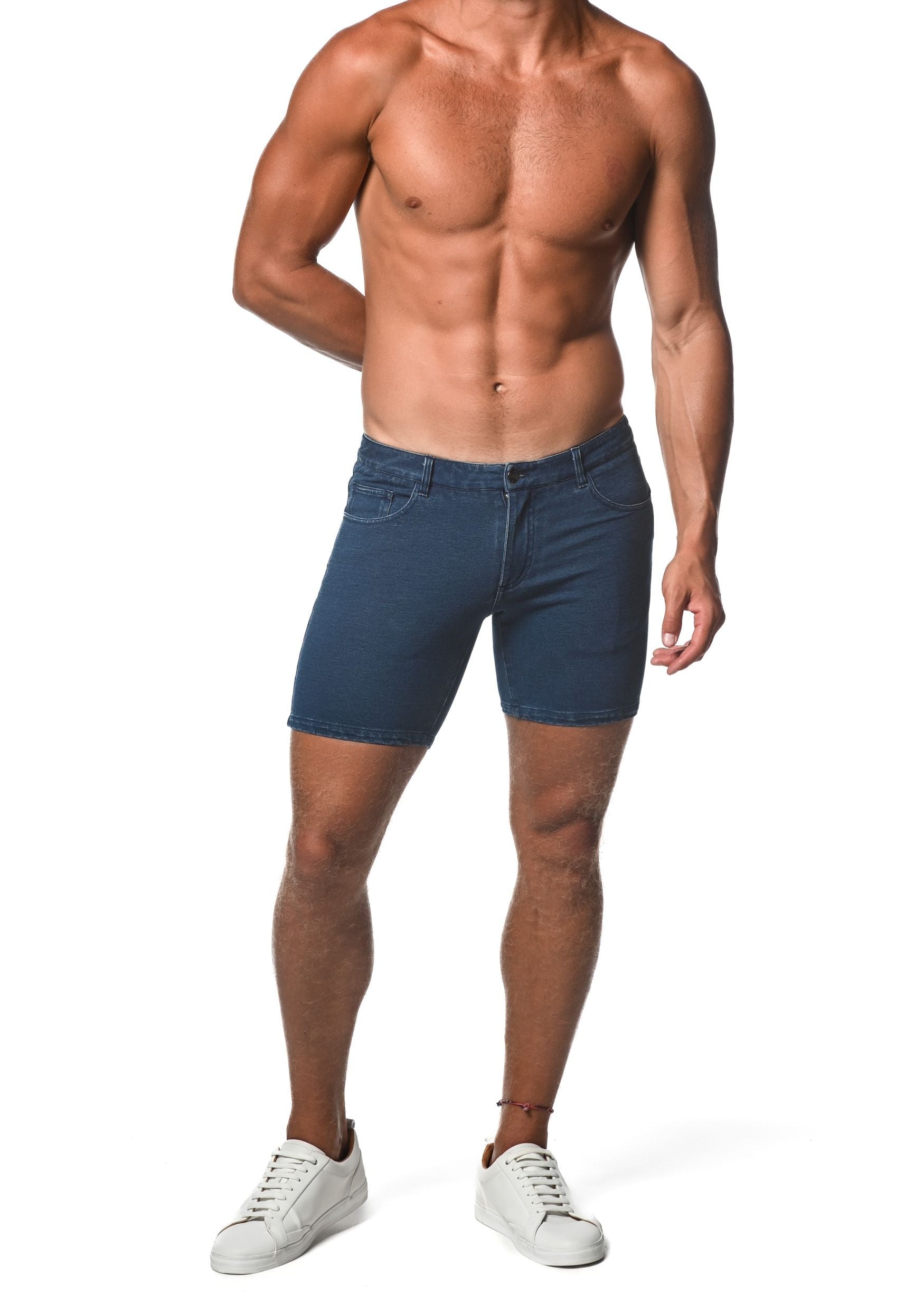 SHORTS AUS GEWASCHENEM DENIM MIT STRETCH-STRICK