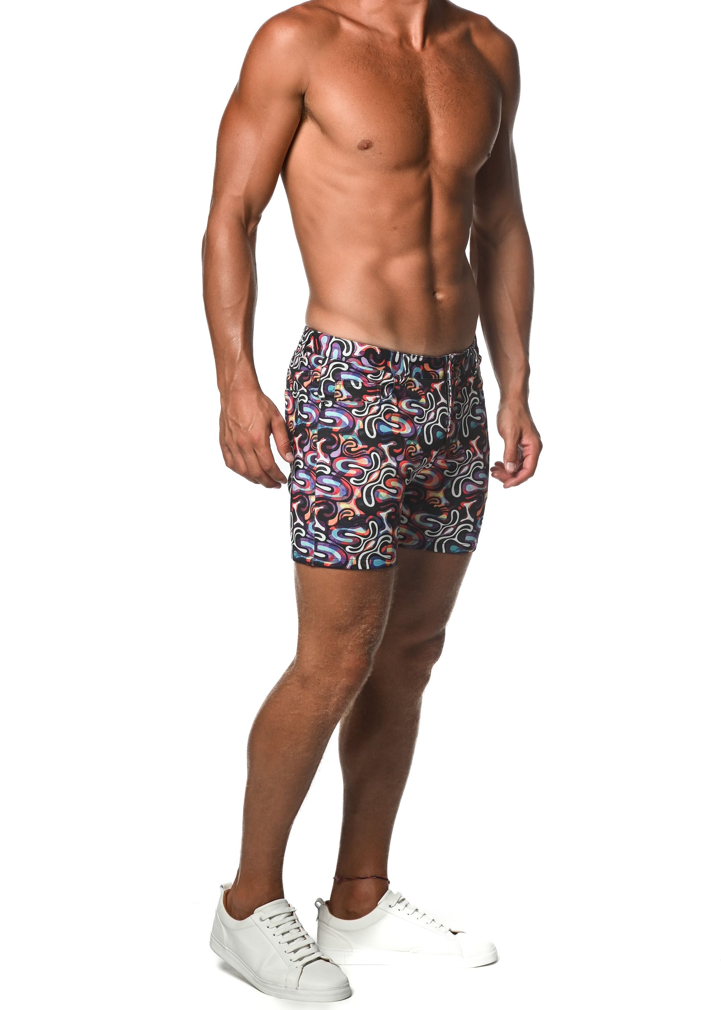 BEDRUCKTE SHORTS AUS STRETCH-STRICK