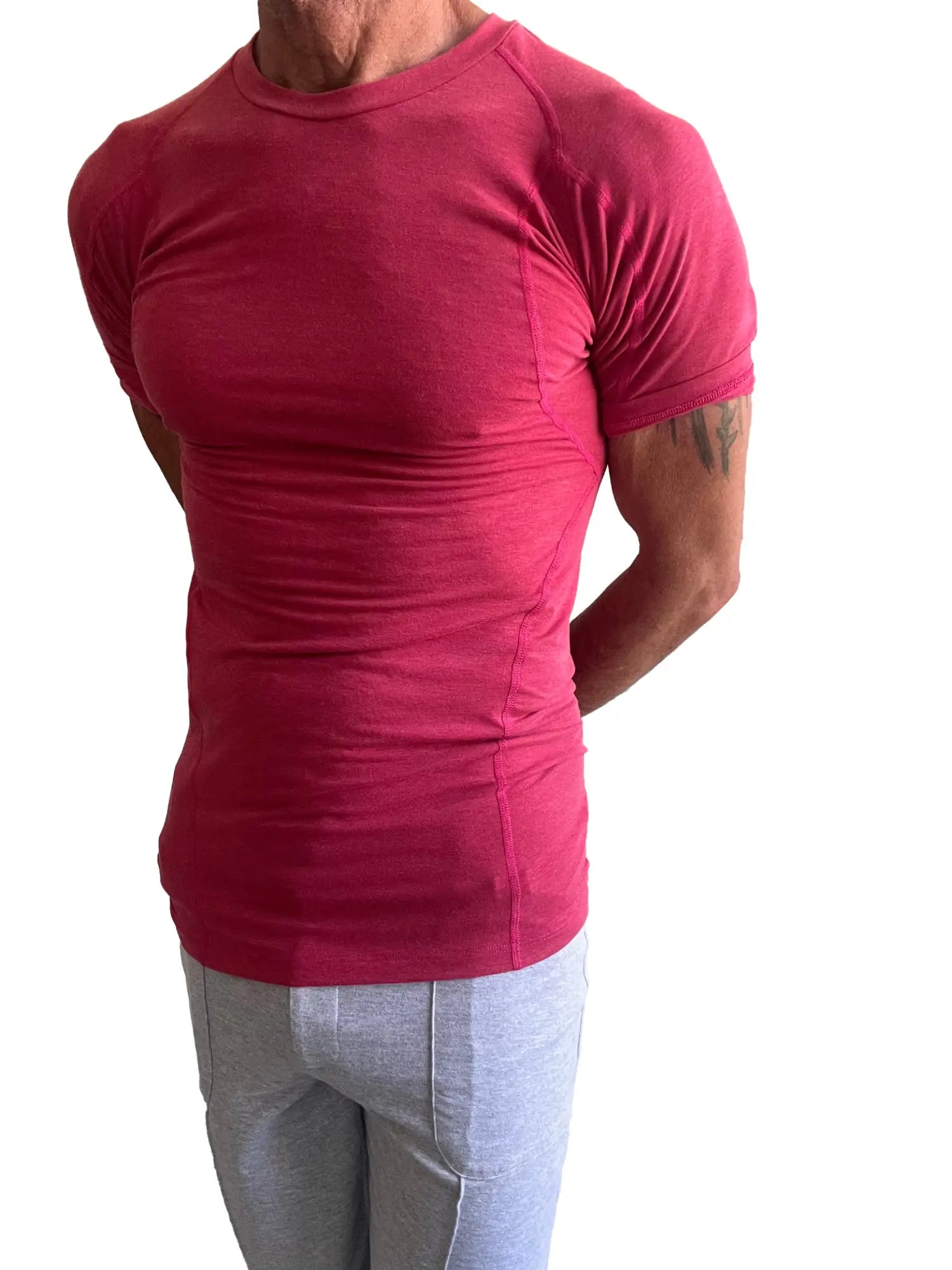 Designer raglan crew-neck tee raspberry in vibrant red with form-fitting fit and short raglan sleeves for athletic use