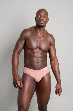 Traje de baño tipo brief para hombre Adonis de Kyhry, color crema durazno