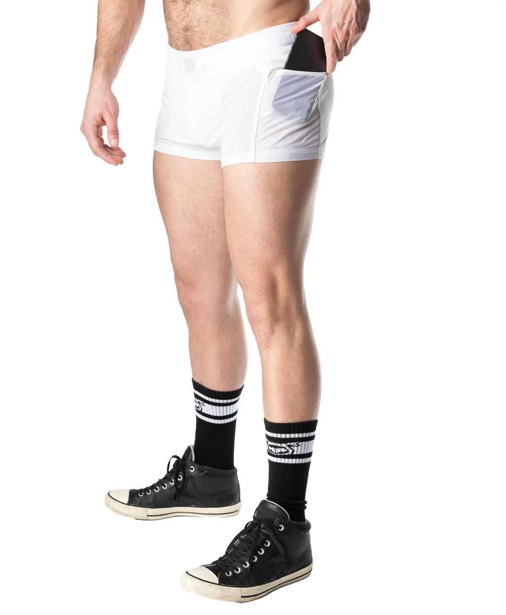 NACKTE TRUNK-SHORTS