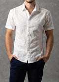 Camisa de manga corta texturizada con bordado para hombre de Bespoke Moda - Blanco