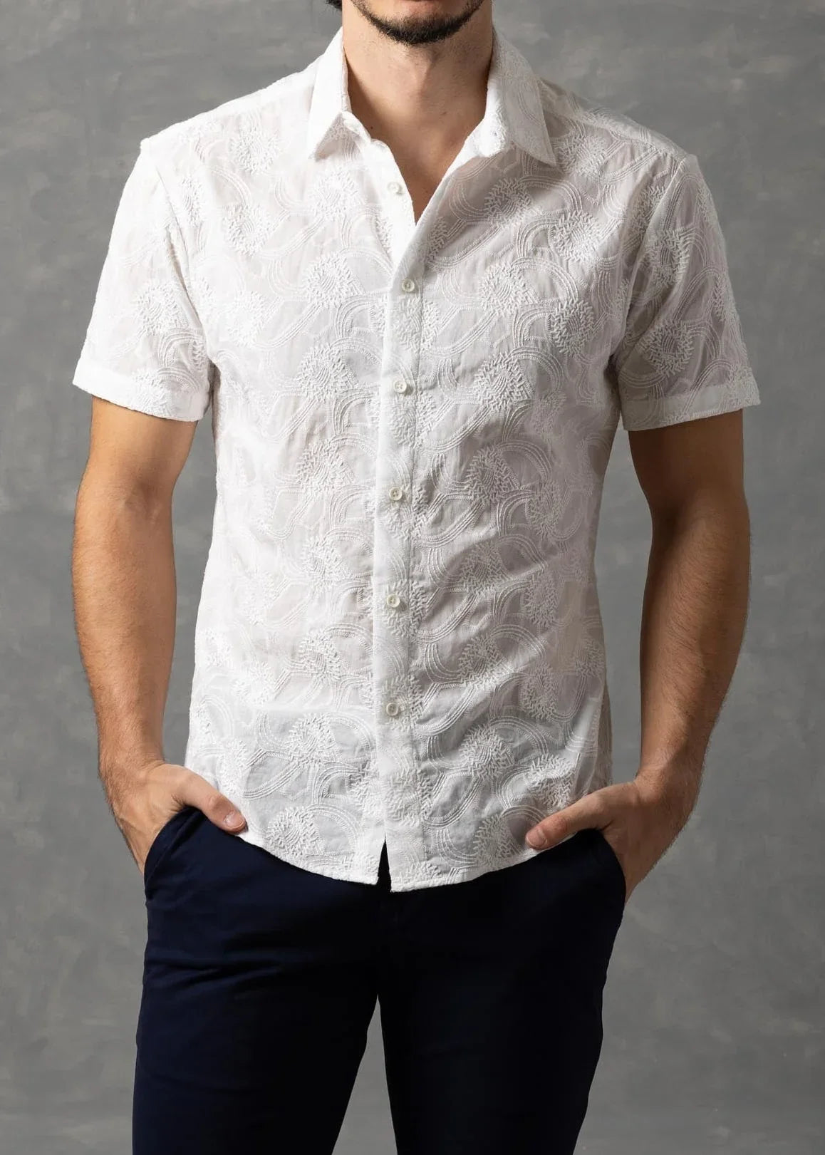 Camisa de manga corta texturizada con bordado para hombre de Bespoke Moda - Blanco
