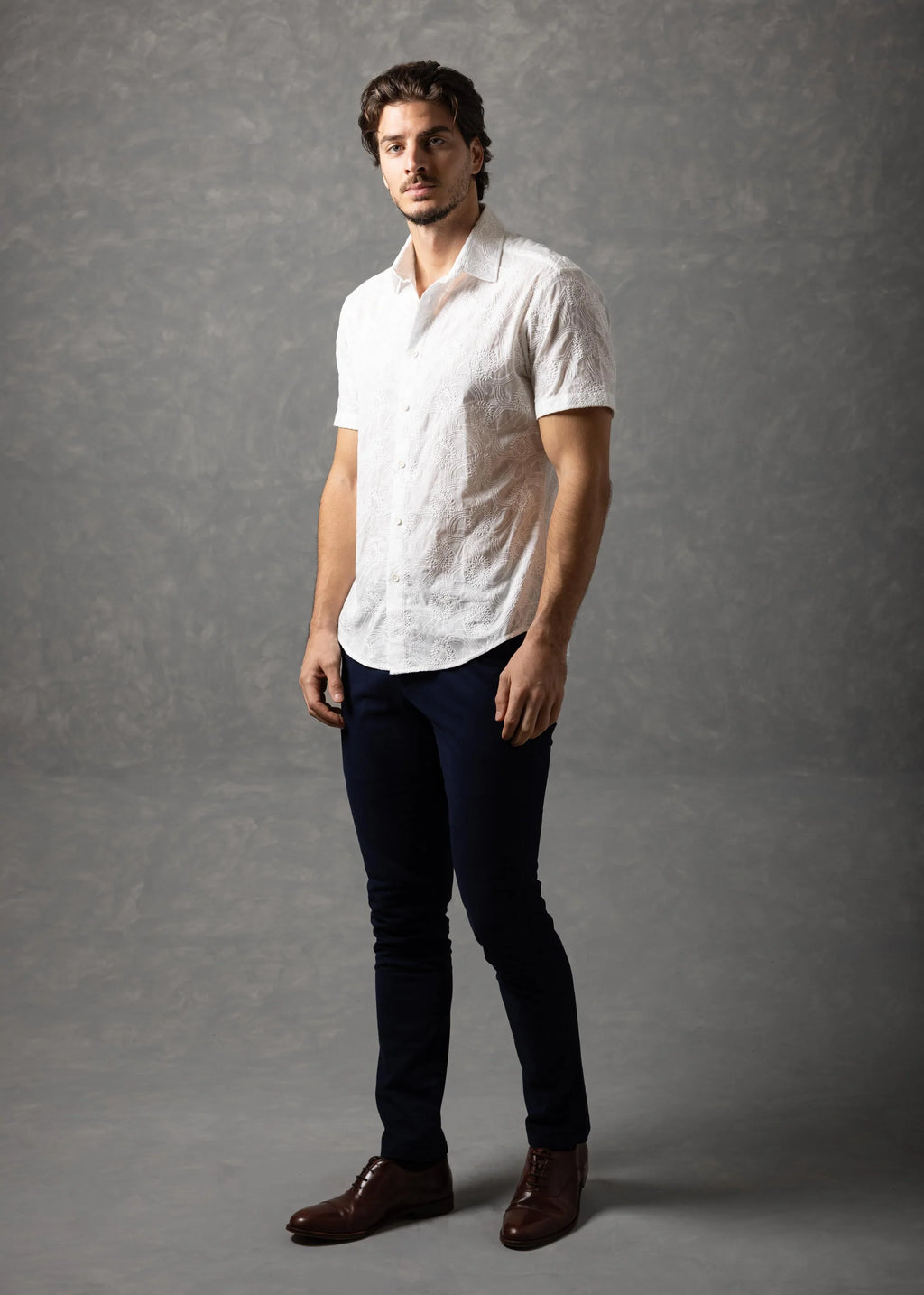 Camisa de manga corta texturizada con bordado para hombre de Bespoke Moda - Blanco