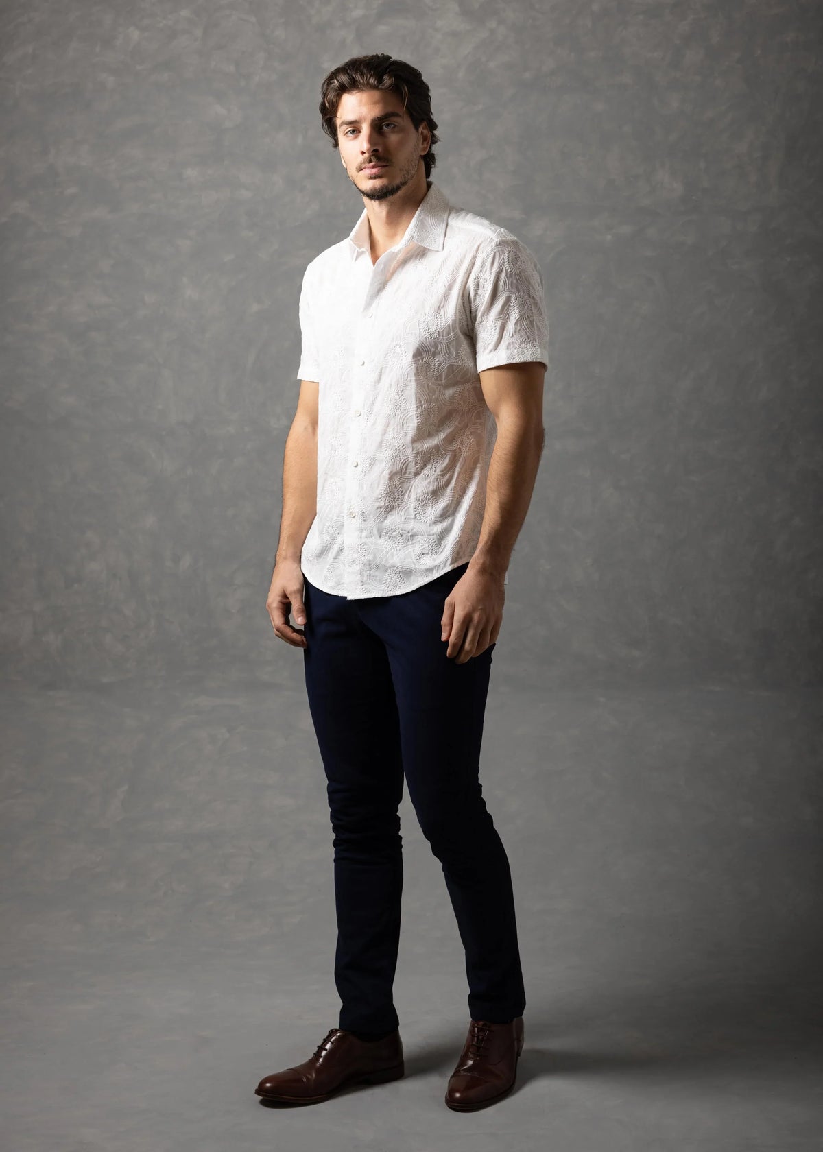 Camisa de manga corta texturizada con bordado para hombre de Bespoke Moda - Blanco