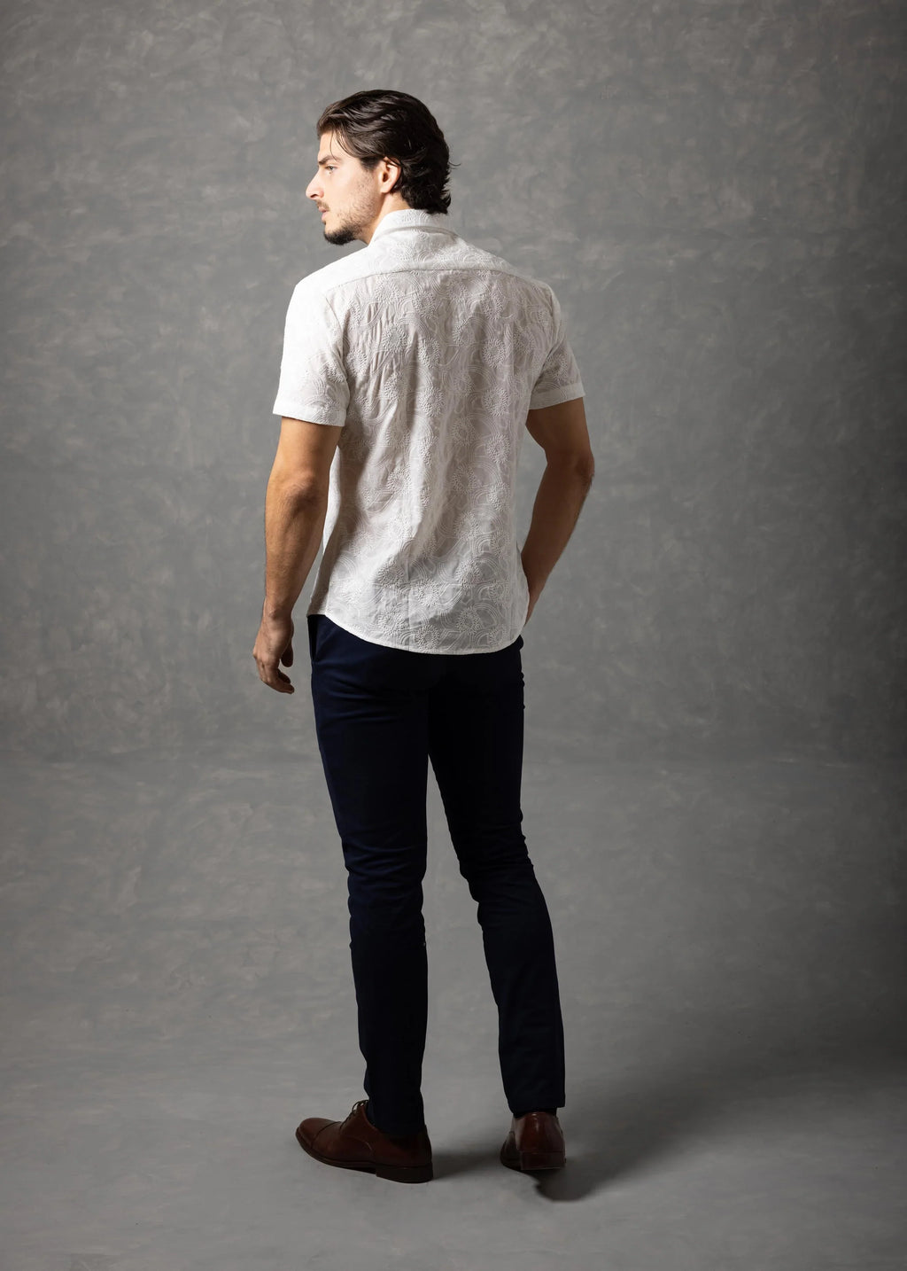 Camisa de manga corta texturizada con bordado para hombre de Bespoke Moda - Blanco