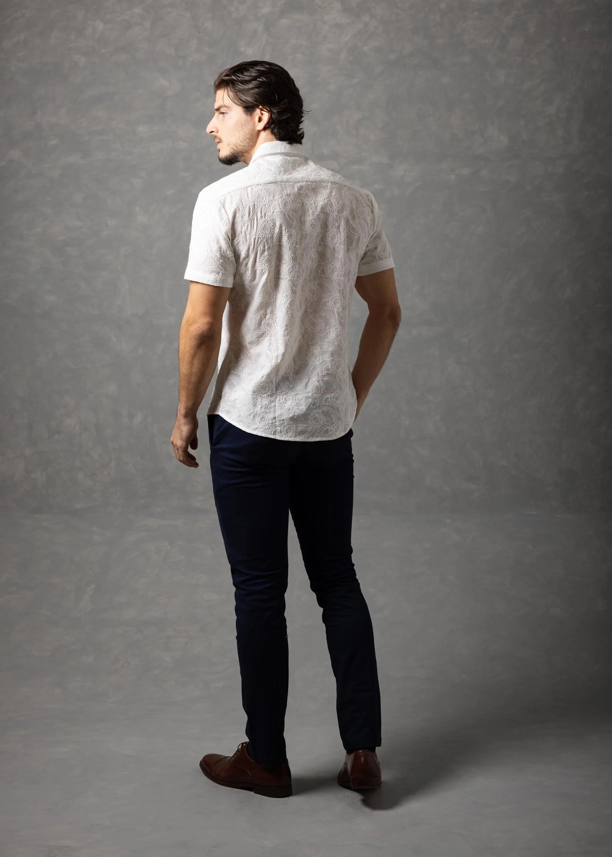 Camisa de manga corta texturizada con bordado para hombre de Bespoke Moda - Blanco