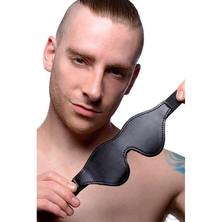 Venda para los ojos con forro polar negro