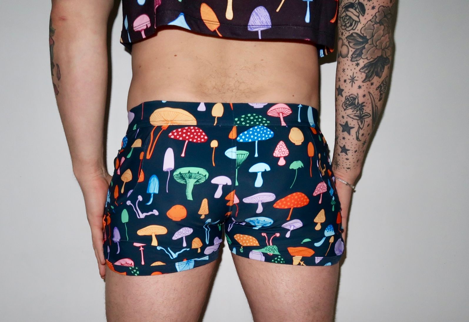 HALLUCINATE BADESHORTS