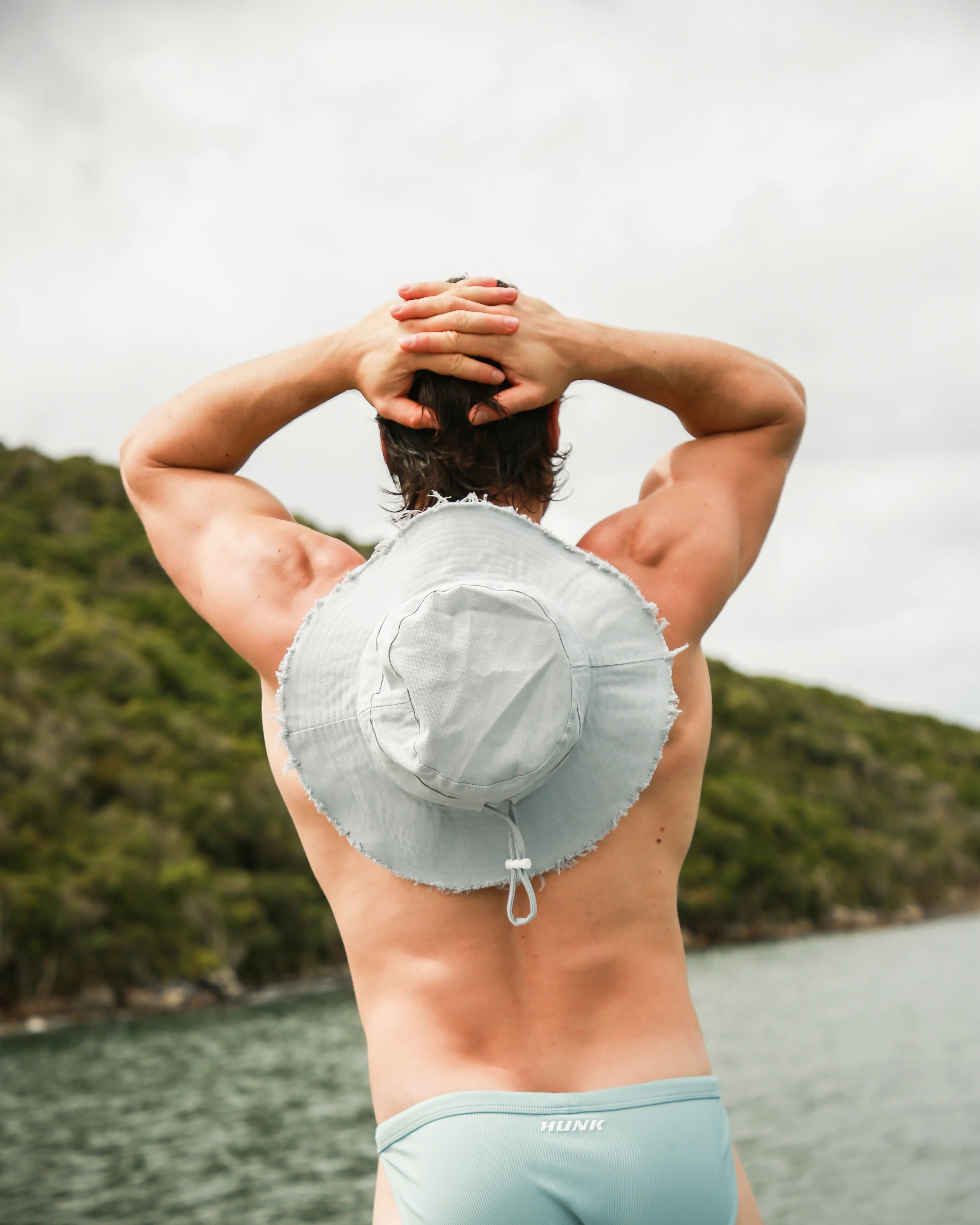 Sommerhüte für Herren – Strandhüte mit breiter Krempe 