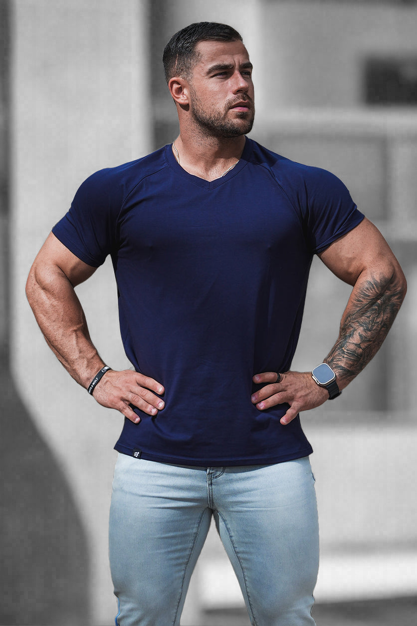 Camiseta entallada de cuello de pico Jed North - Azul marino
