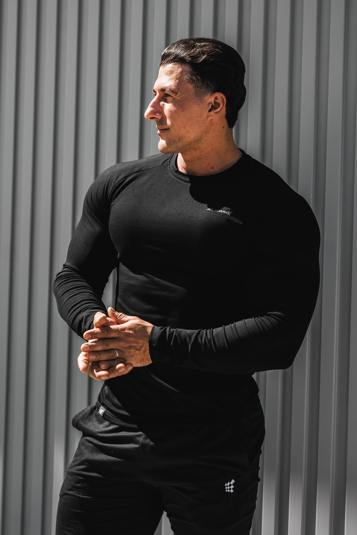 Titan Muscle-Fit Langarm-T-Shirt - Schwarz