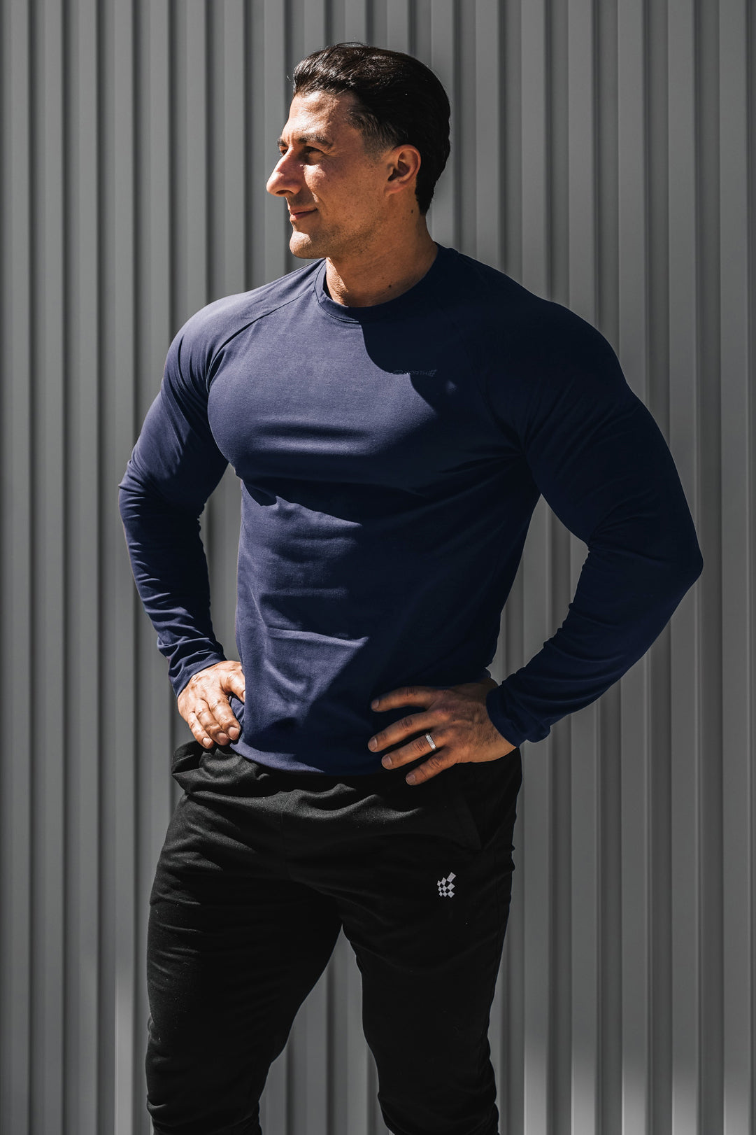 Titan Muscle-Fit Langarm-T-Shirt - Marineblau