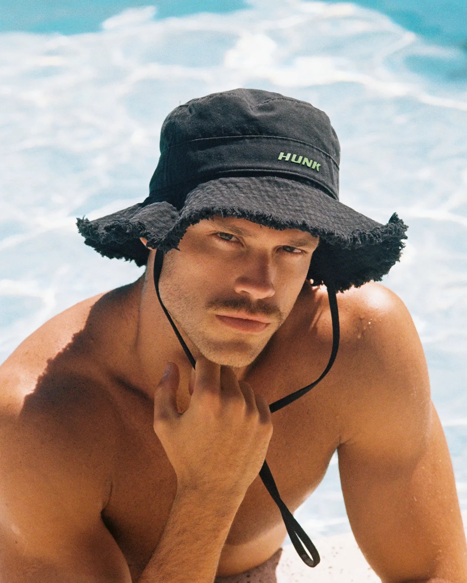 Sommerhüte für Herren – Strandhüte mit breiter Krempe 