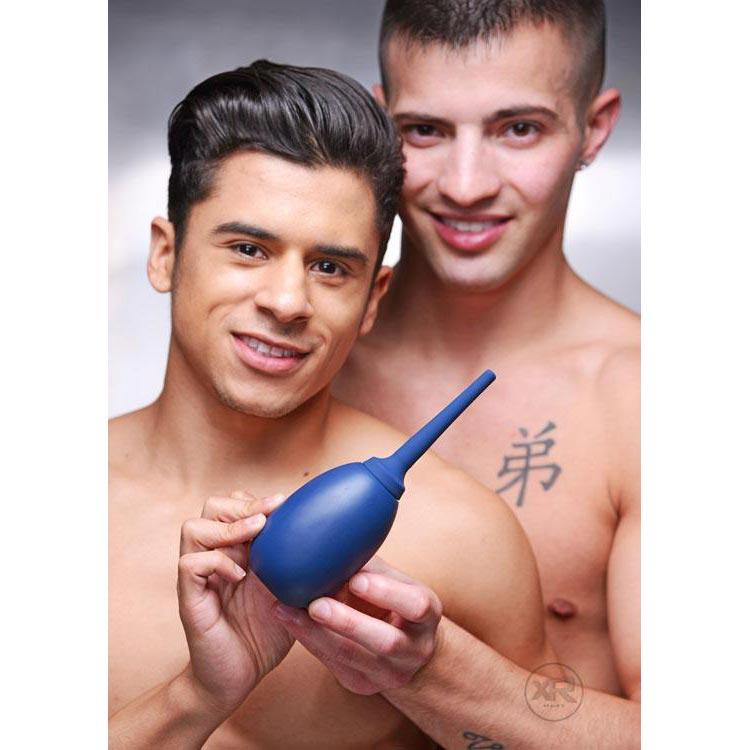 Pera de enema con punta flexible
