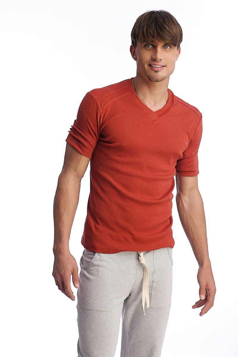 Men’s hybrid v-neck cinnabar t-shirt with textured fabric and rolled-up short sleeves