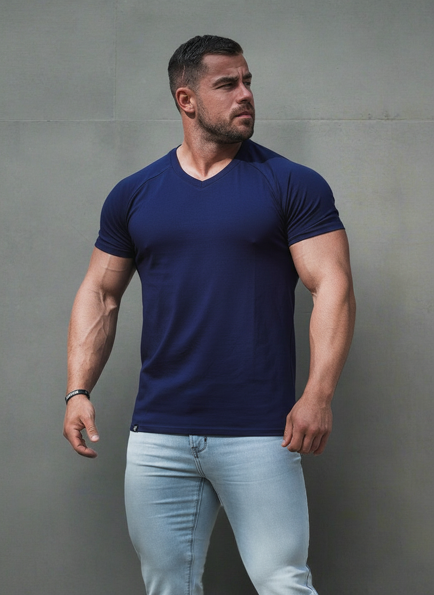 Camiseta entallada de cuello de pico Jed North - Azul marino