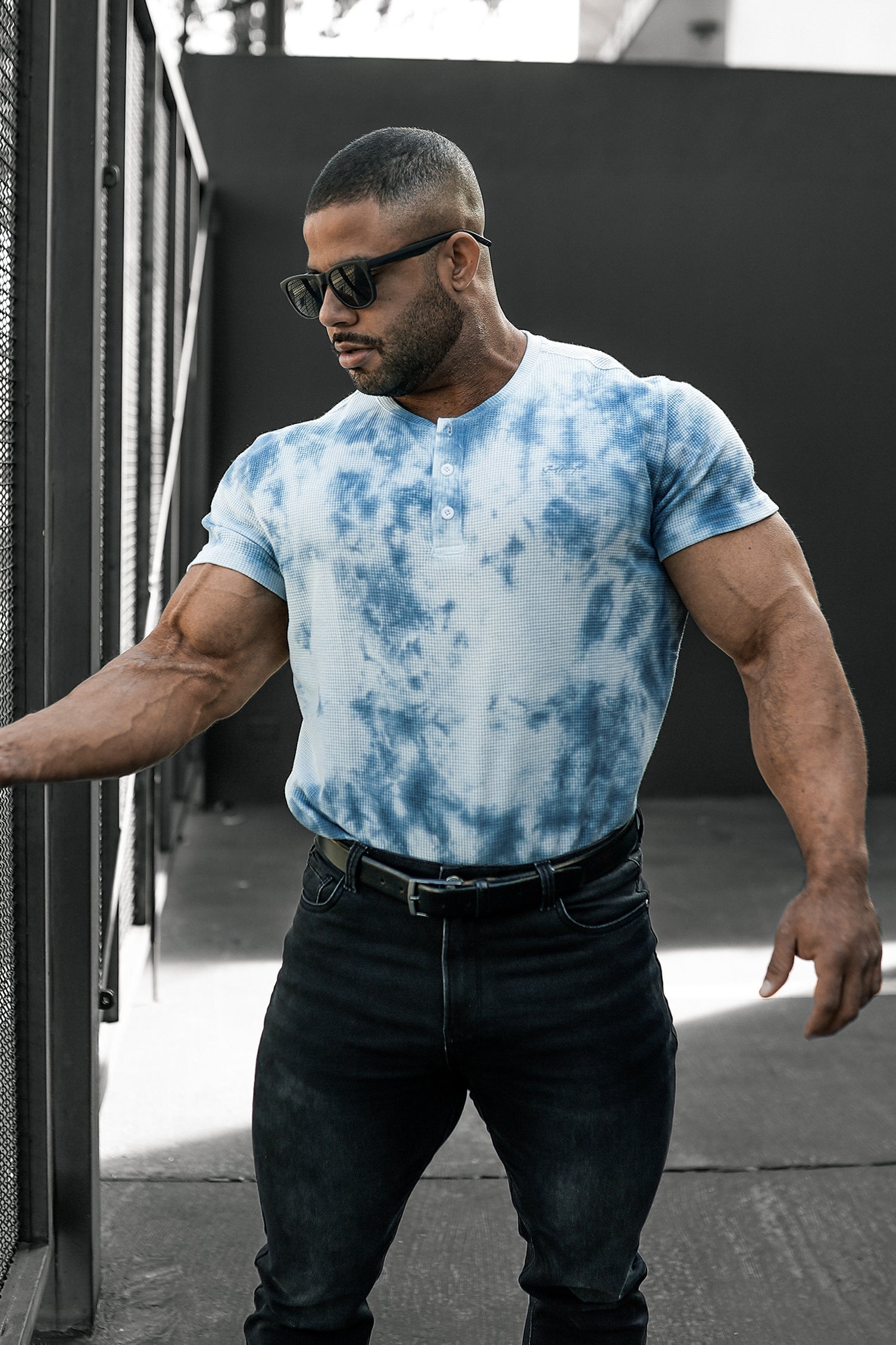 Waffel-Henley-T-Shirt – Blau Batik