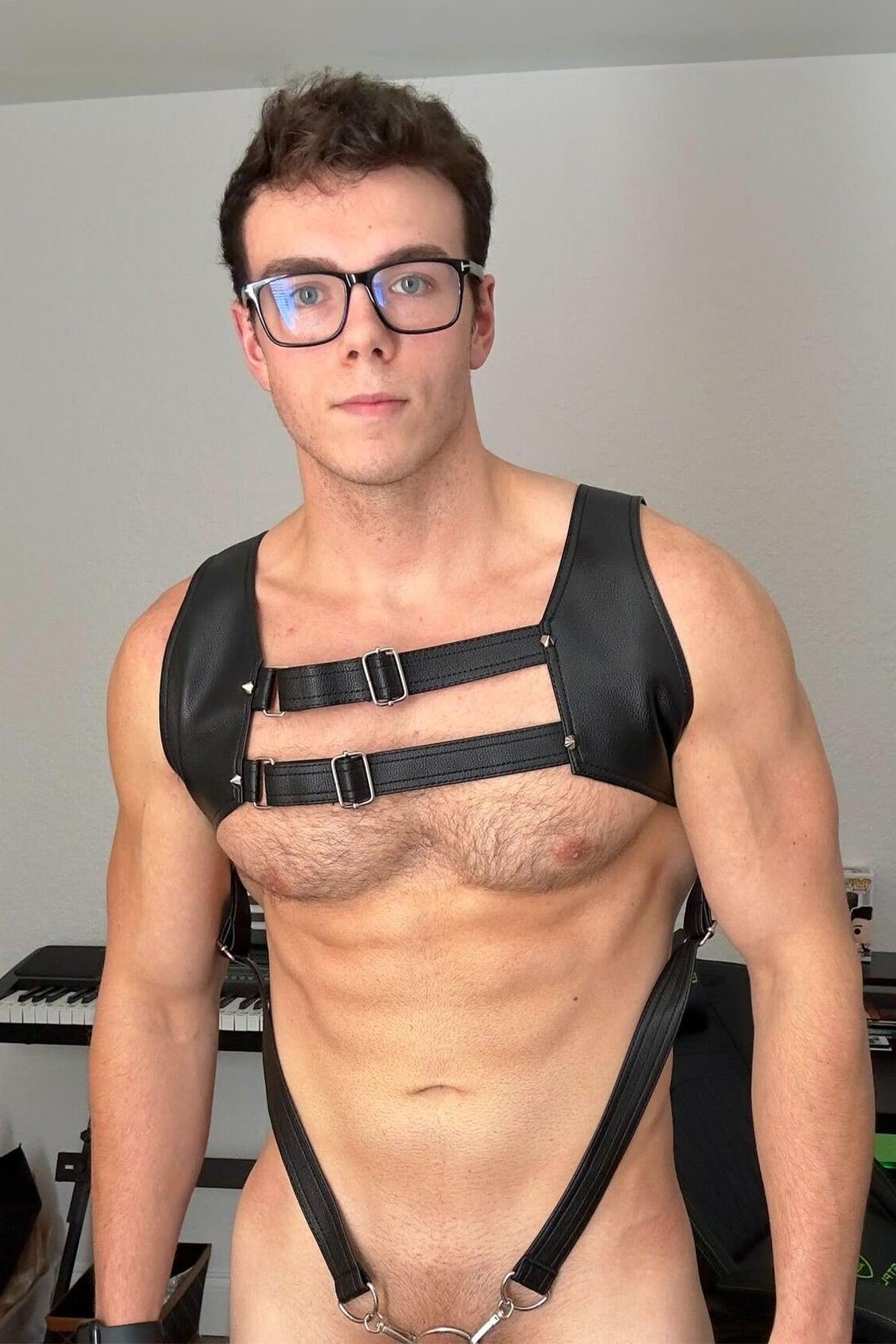 Forever-Naughty Harness aus veganem Leder mit Penisring-Hosenträgern