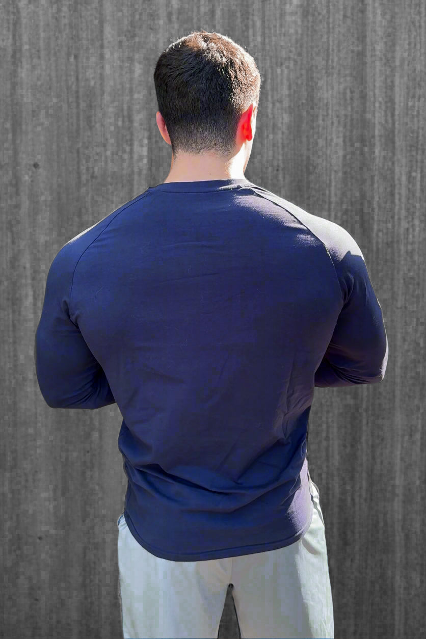 Jed North Titan Muscle-Fit Langarm-T-Shirt - Marineblau