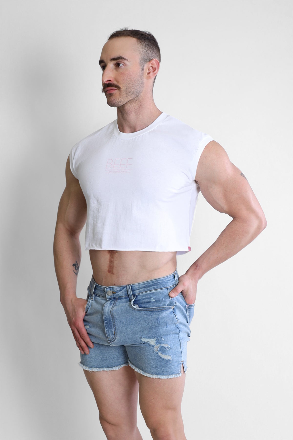 JJ Malibu Escapism Muscle-Fit Crop Tank - Rindfleisch