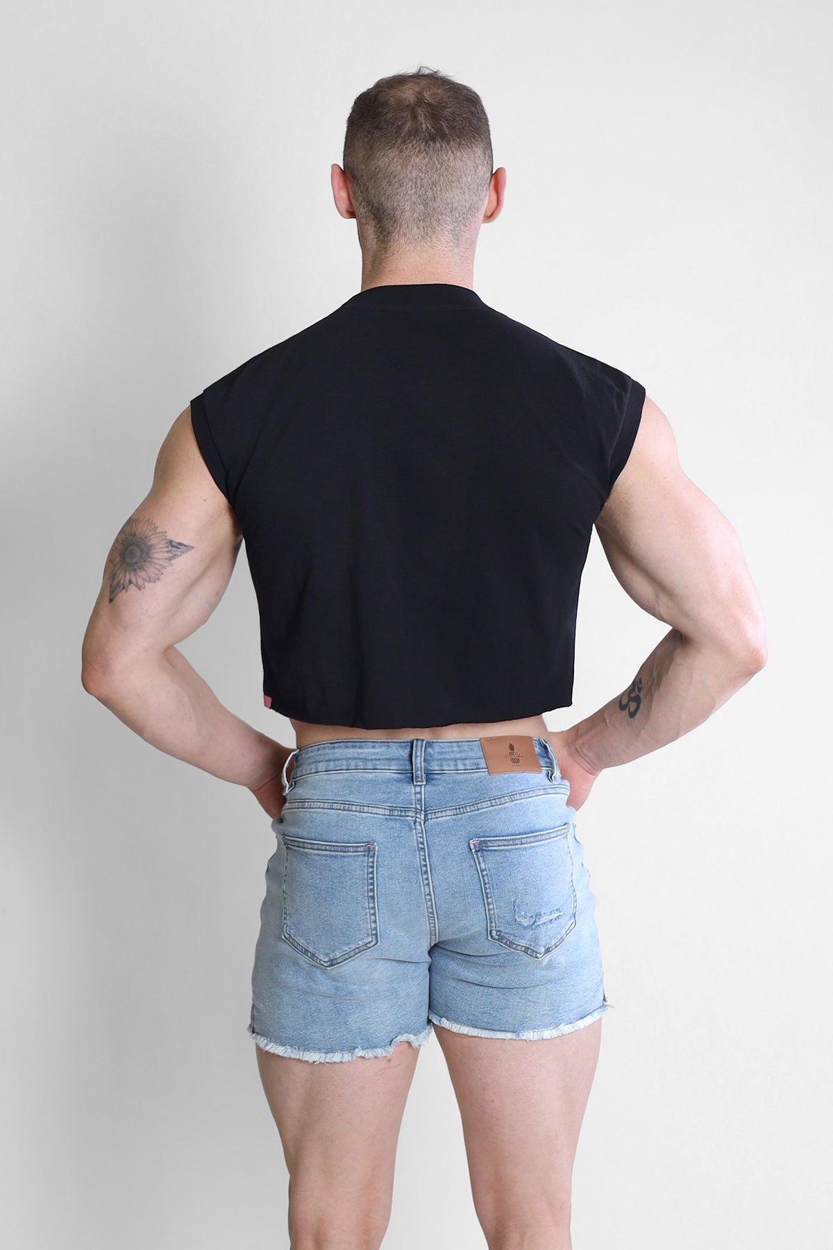 JJ Malibu Escapism Muscle-Fit Crop Tank - Puta