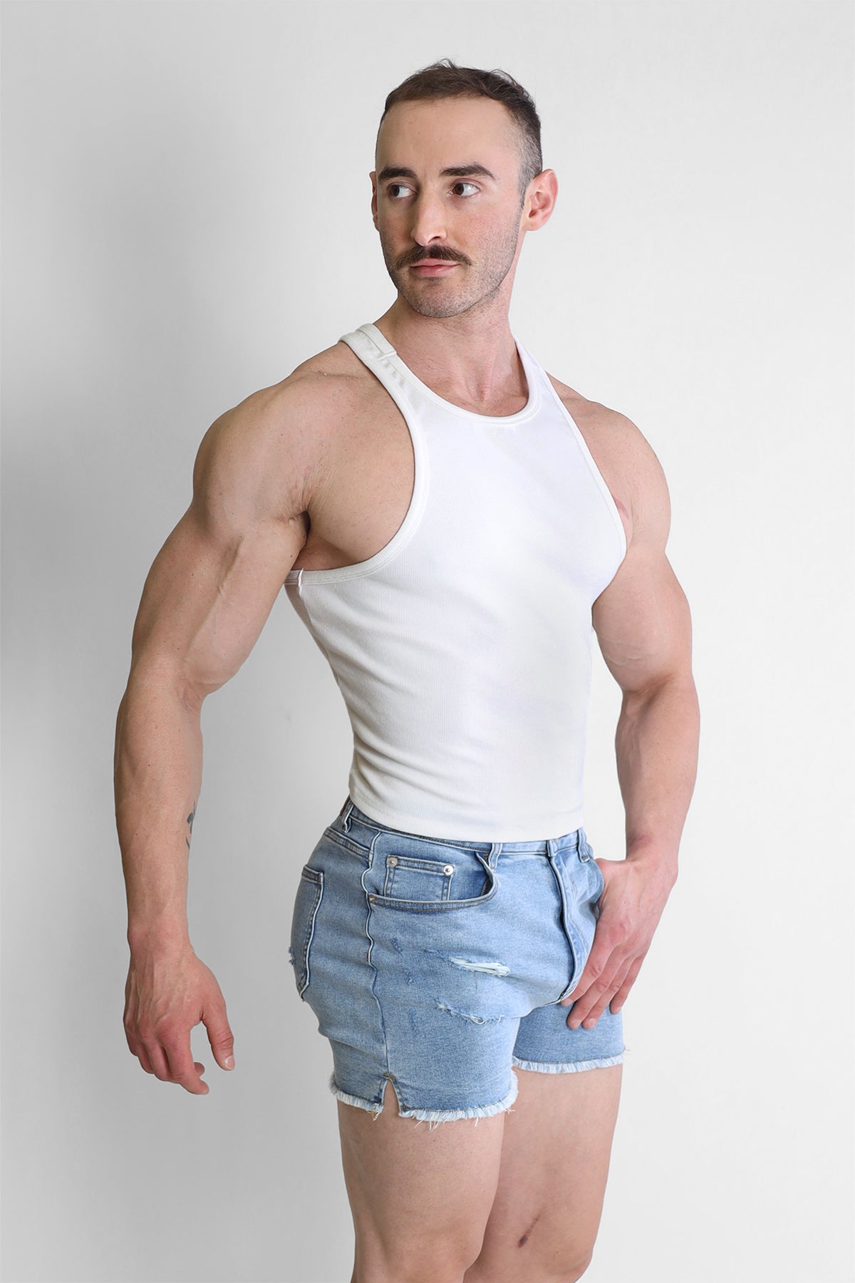 JJ Malibu Scooped Racer V Tank Top - Weiß