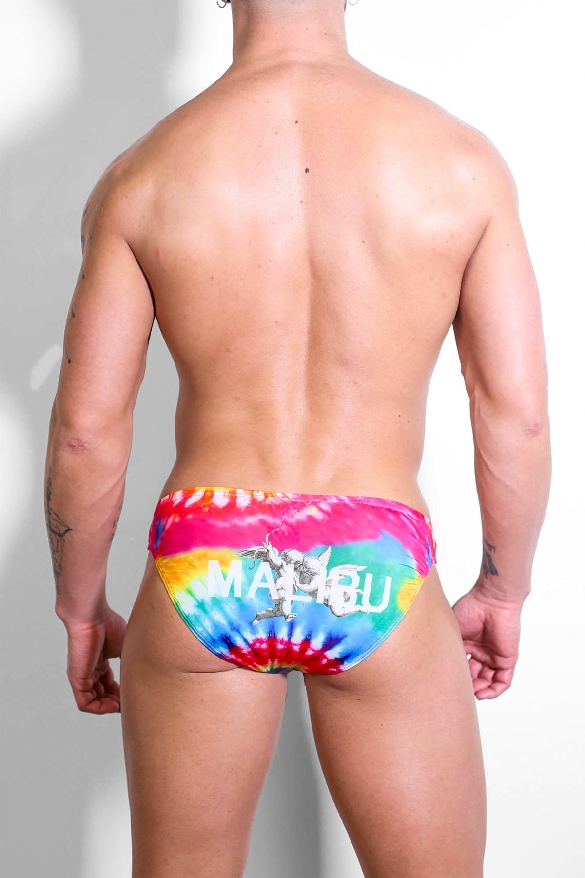 Schlankere Bulge-Slips für Herren – Regenbogen-Batikmuster