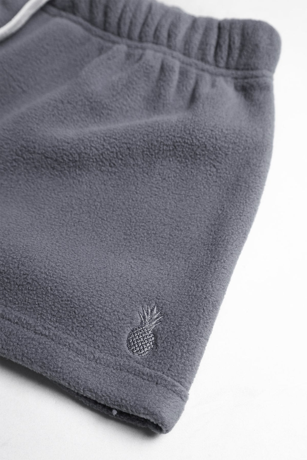 JJ Malibu Luxe Plüschfleece 2" Kurze Shorts - Grau