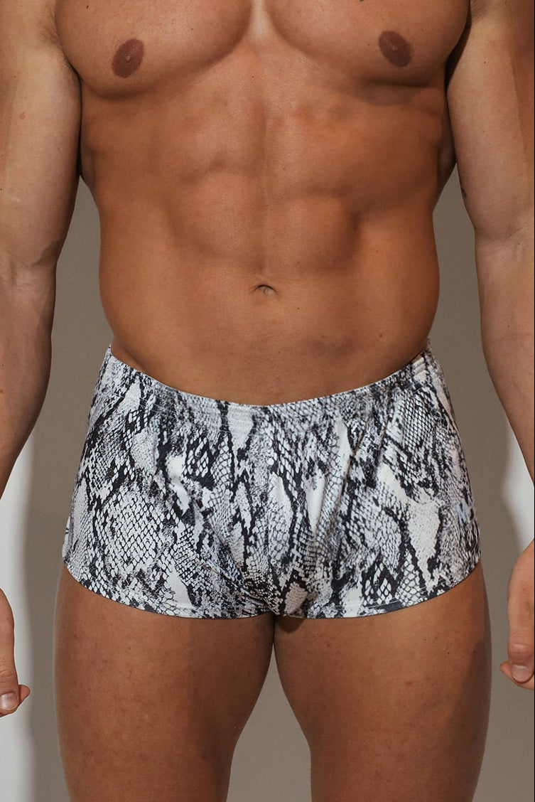 JJ Malibu Stretch-It 2" Athletic Short Shorts – Schlangenmuster