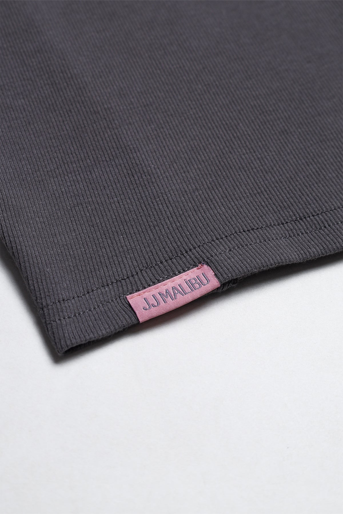 Kurzes, geripptes Stricktop mit kurzen Ärmeln – Sturmgrau