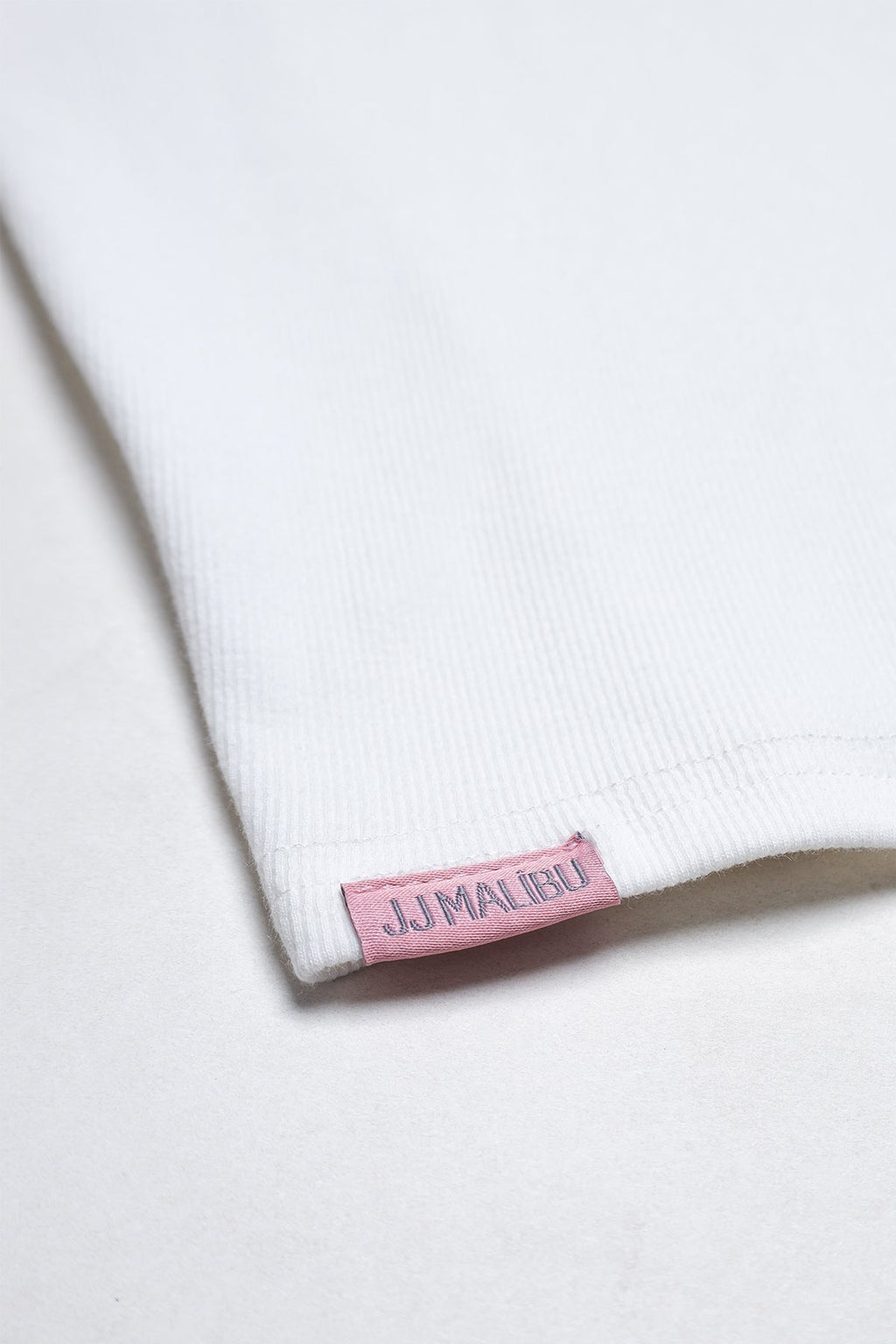 Kurzes, geripptes Stricktop mit kurzen Ärmeln – Elfenbein