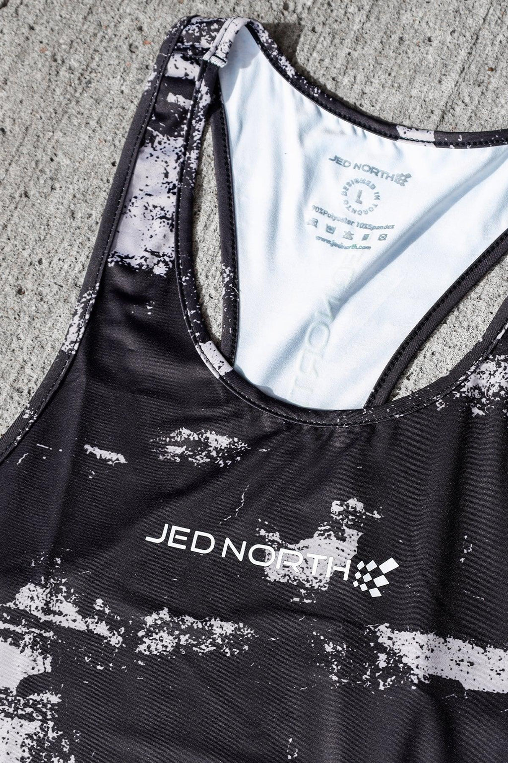 Camiseta sin mangas con estampado gráfico de Jed North - Pinceladas plateadas
