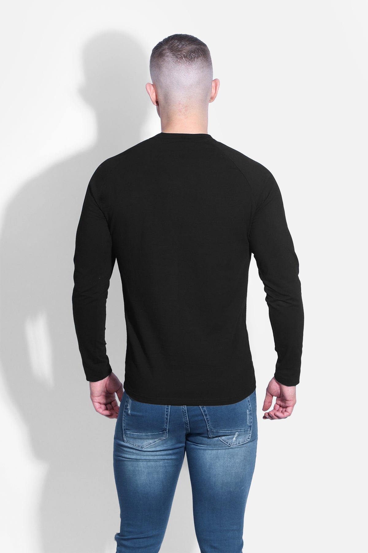 Titan Muscle-Fit Long Sleeve T-Shirt - Black