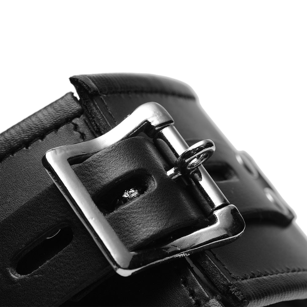 Collar de cuero con bloqueo de postura