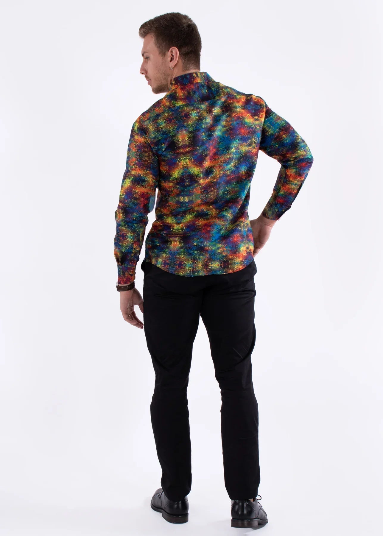 Multicolor patterned l/s shirt with a vibrant psychedelic kaleidoscopic rainbow pattern and long sleeves