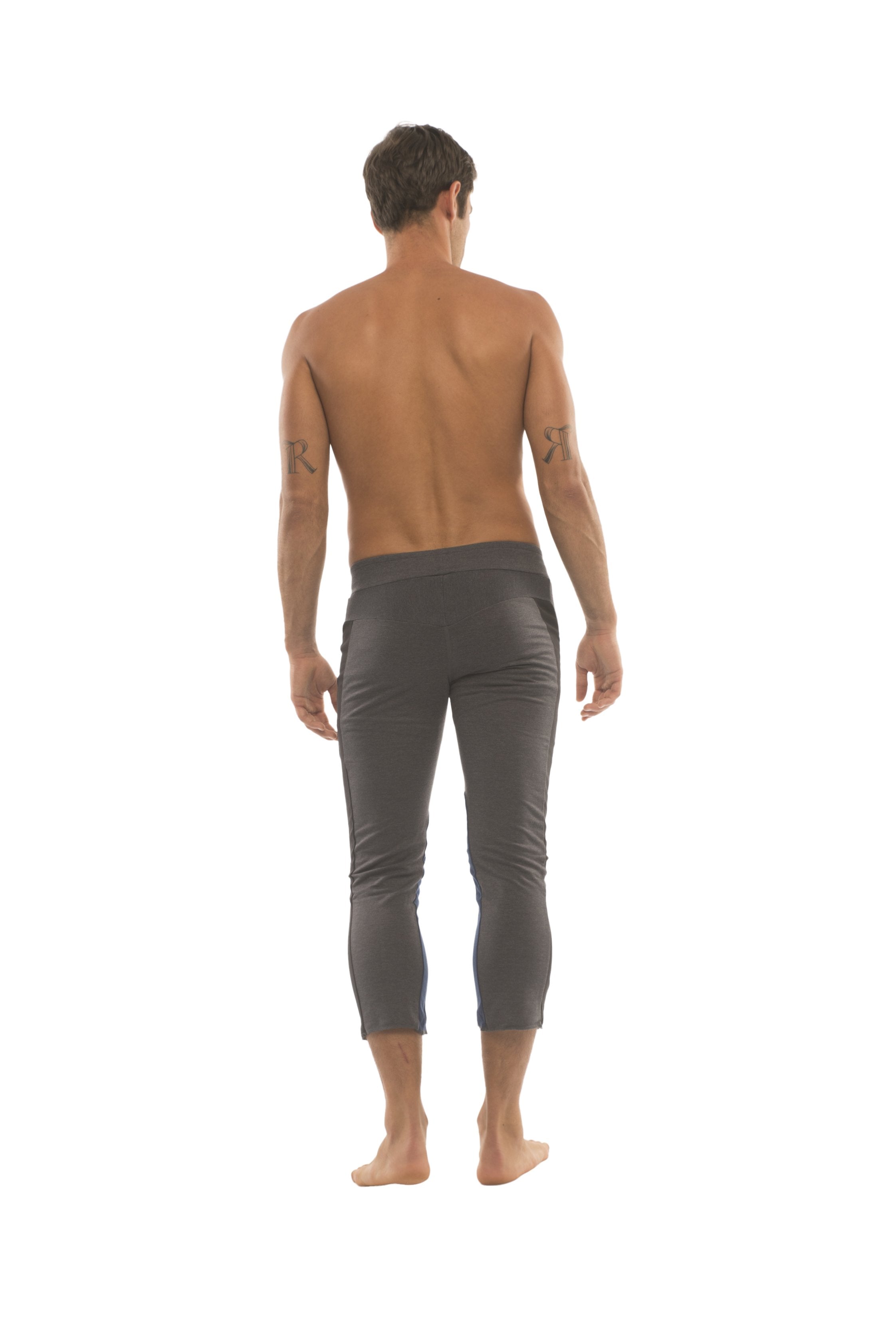 Mens charcoal zippered pocket capri yoga pants in dark gray sleek reflective form fitting material