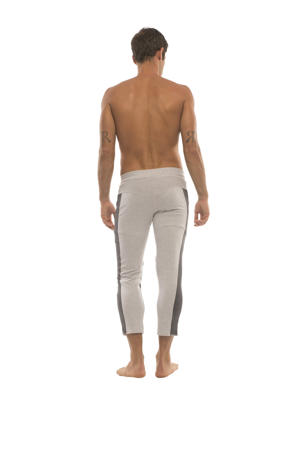 Mens 4/5 zipper pocket capri yoga pants in light gray with dark gray vertical side stripes for active wear