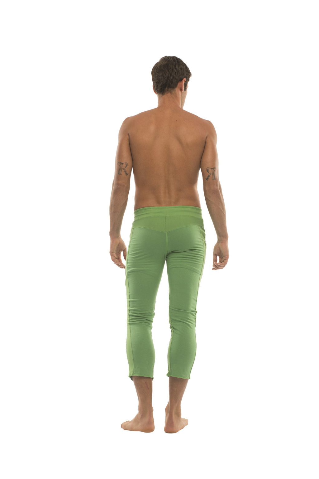 Mens 4/5 zipper pocket capri yoga pants in solid bamboo green with form-fitting smooth stretchy fabric