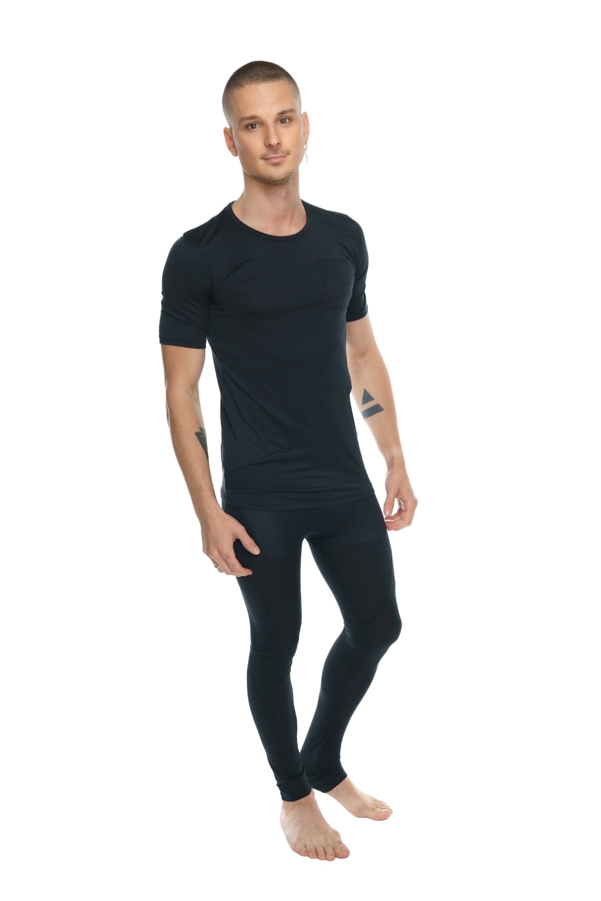 Black carbon perfect pocket crew neck tee and seamless black short sleeve full length leggings set form fitting