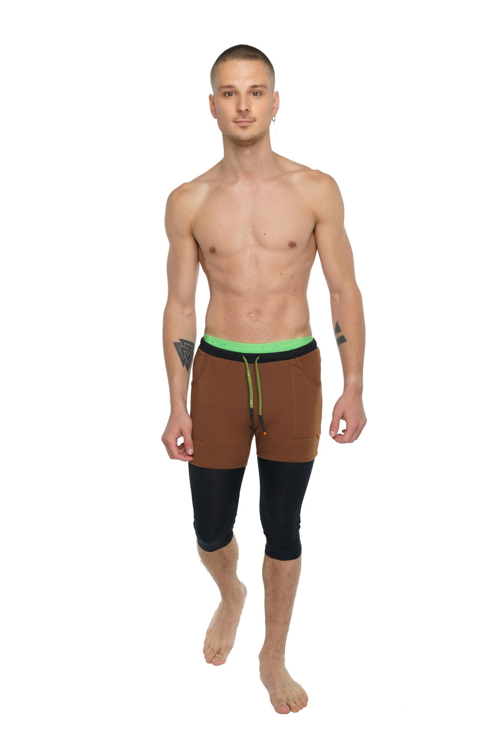 Performance yoga leggings 3/4 in carbon black with brown and black two-tone design and neon green waistband