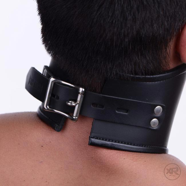 Collar de cuero estricto con cierre de seguridad