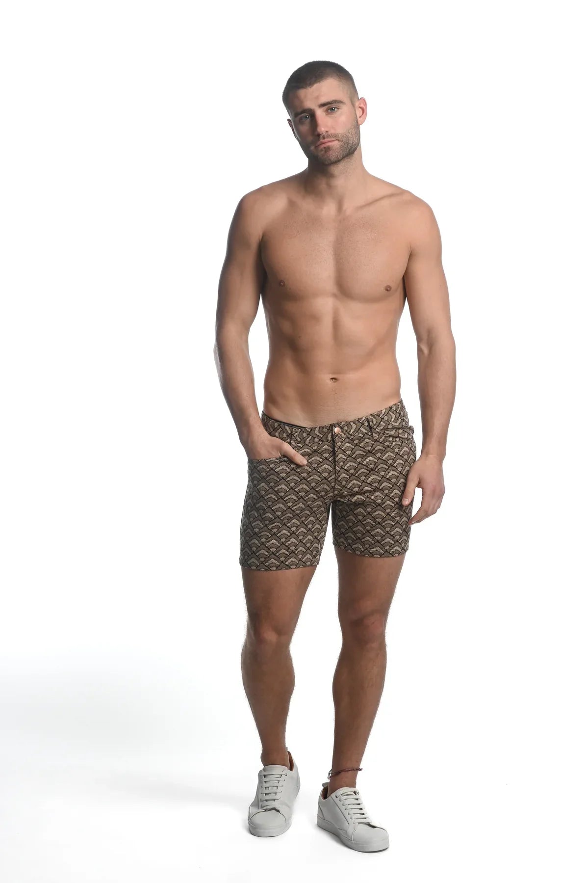 STRETCH-STRICKSHORTS IN LIMITIERTER AUFLAGE