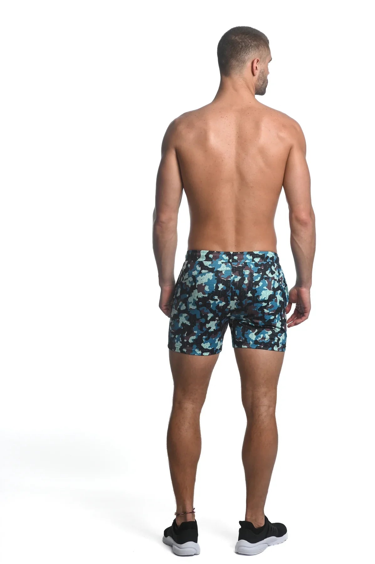 PERFORMANCE-SHORTS AUS STRETCH-MESH MIT CAMO-DRUCK