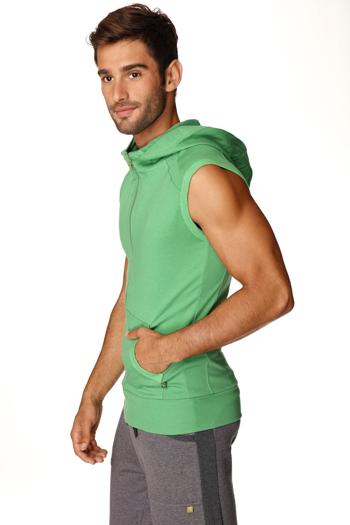 Green sleeveless yoga hoodie made of bamboo fabric with hood and front pocket for comfortable workouts