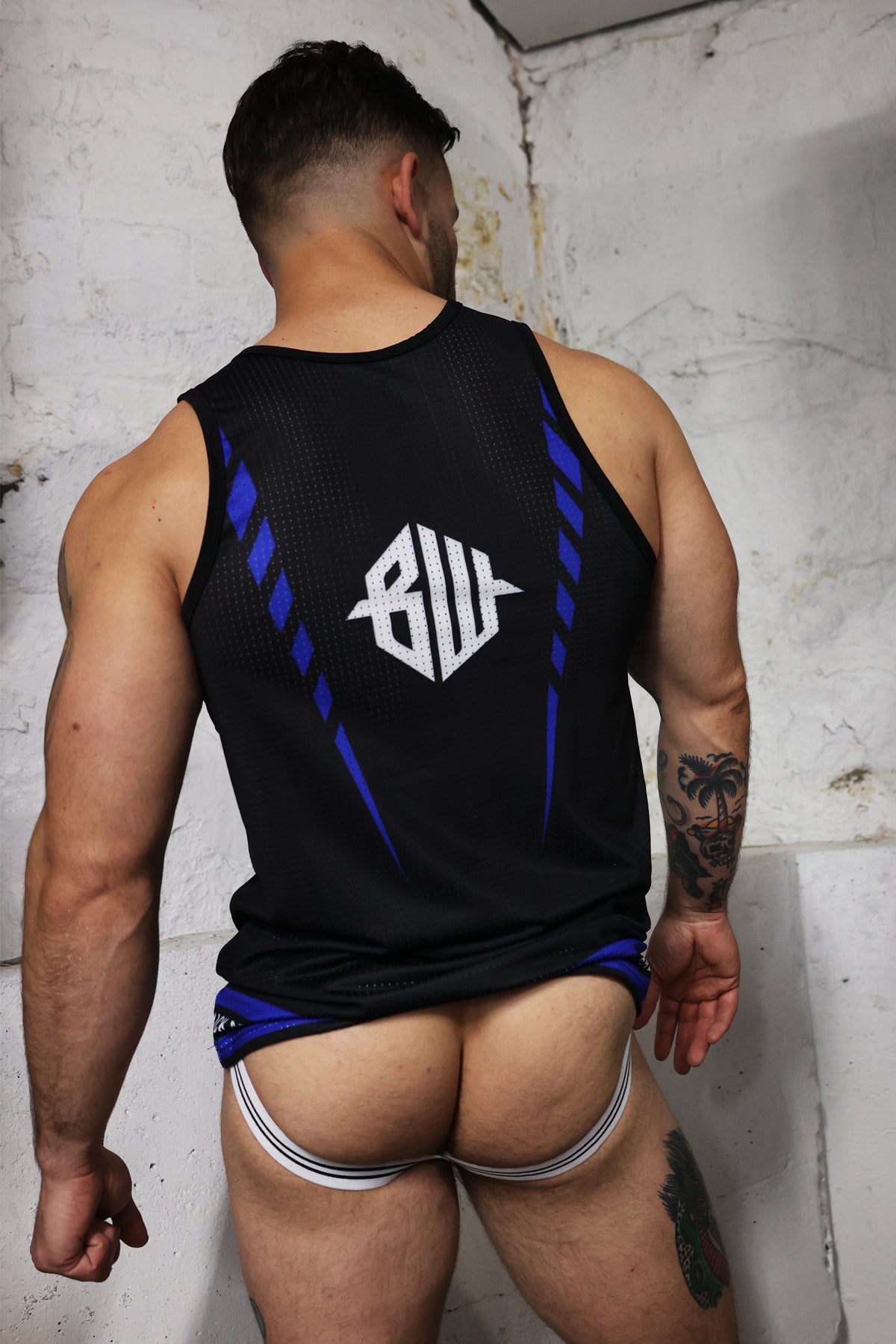 Snax Tank - DealByEthan.gay loves Breedwell