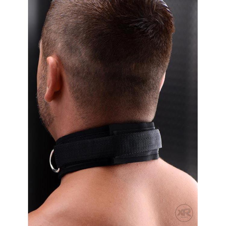Collar de sumisión y pinzas para pezones
